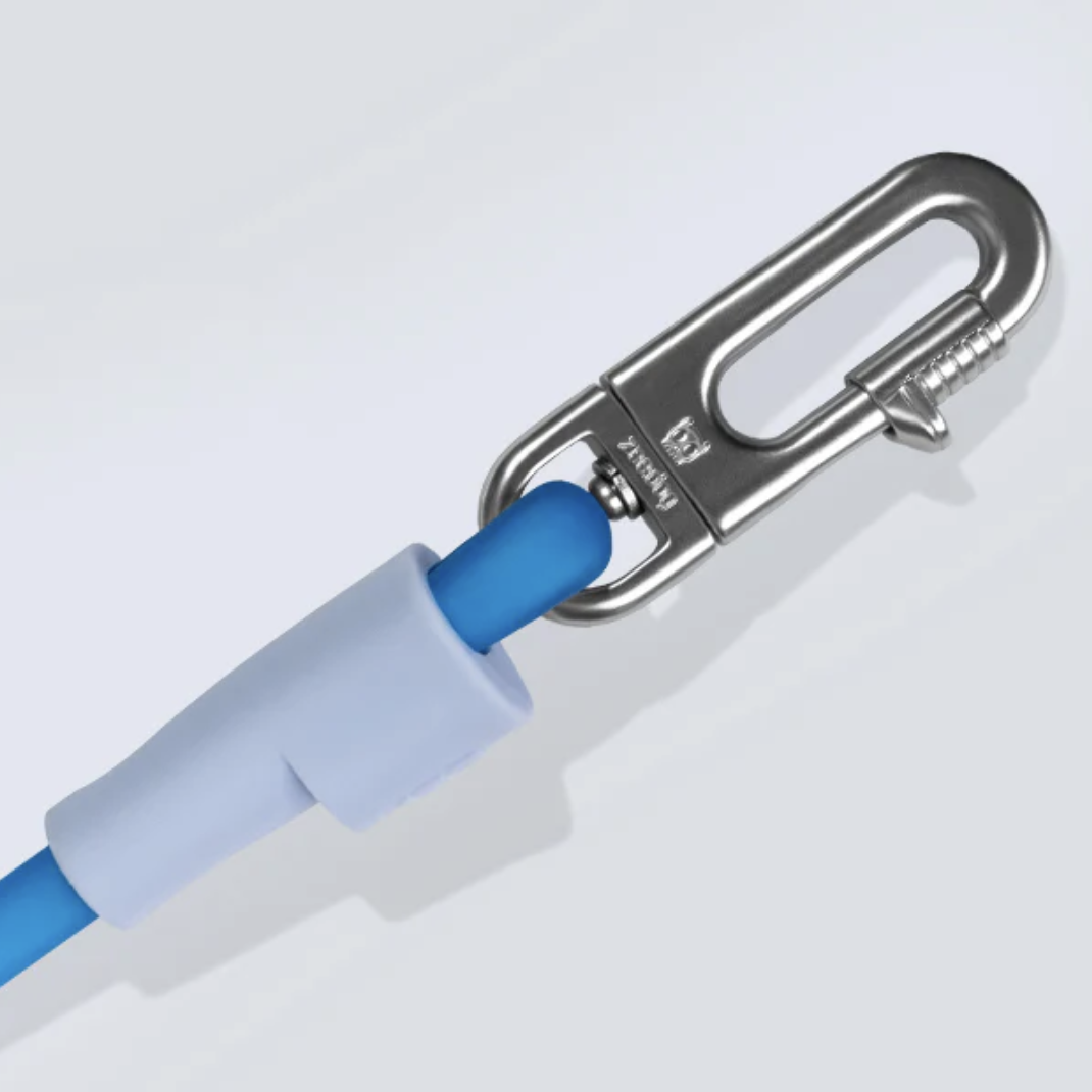 Close-up of the sapphire hands-free lead with a silver lock hook on a light gray background