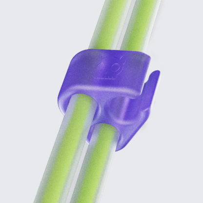 close up of the fluo leash clip