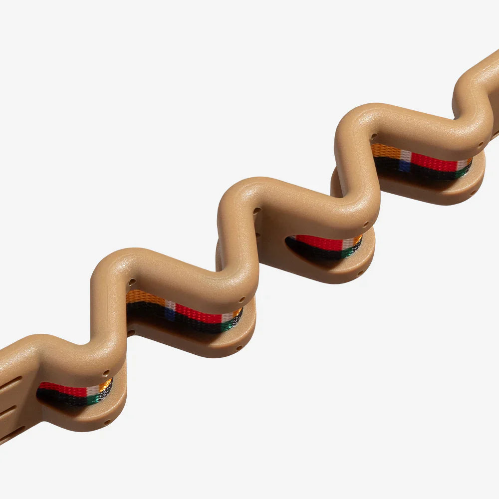 zig zag design on a white background
