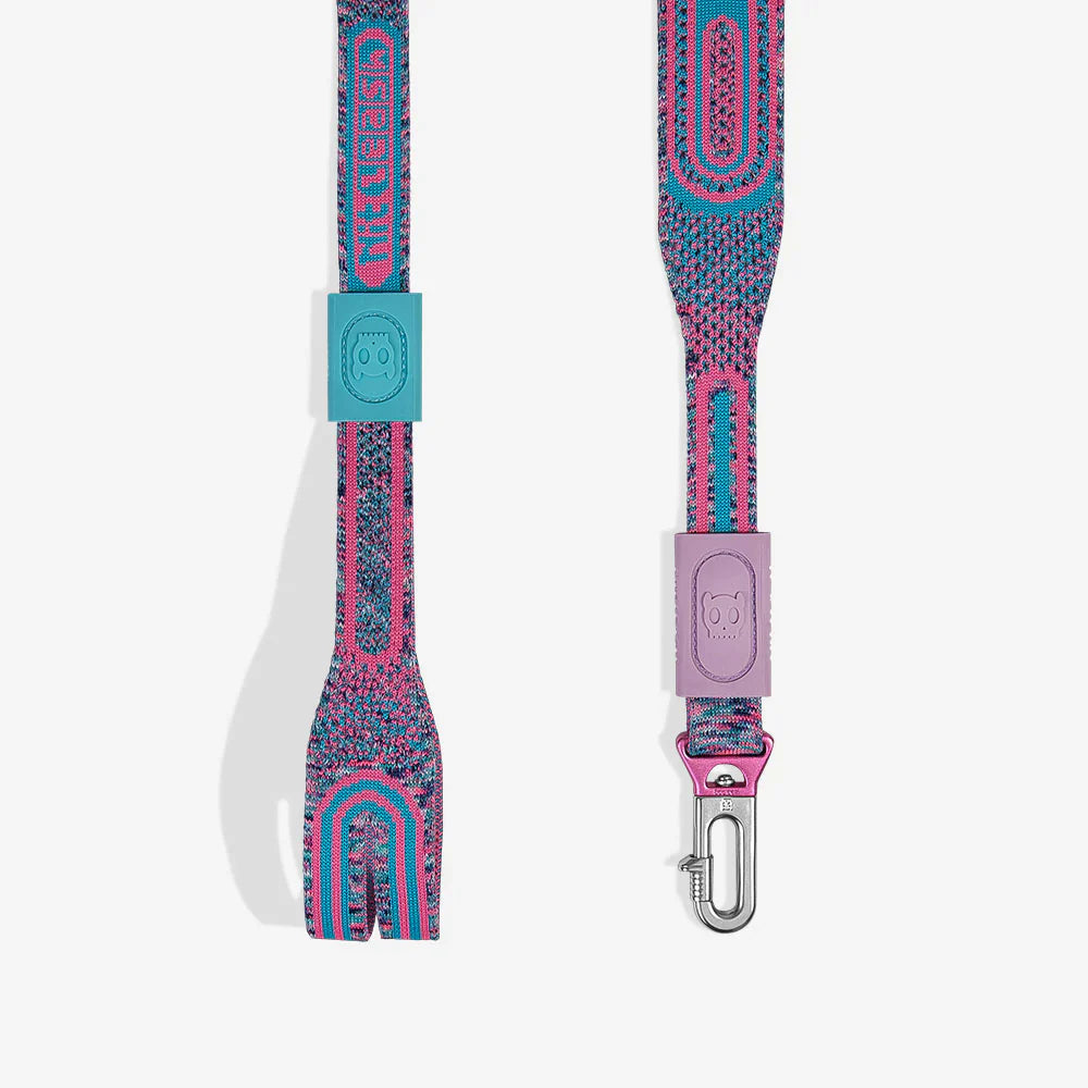 Candy NitLeash product photo close up of handle and clip